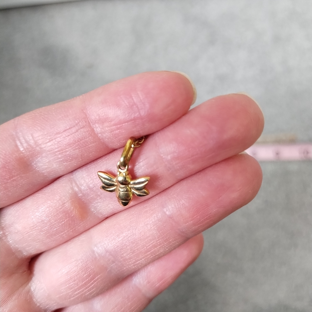 Bee necklace - Picture 5 of 7